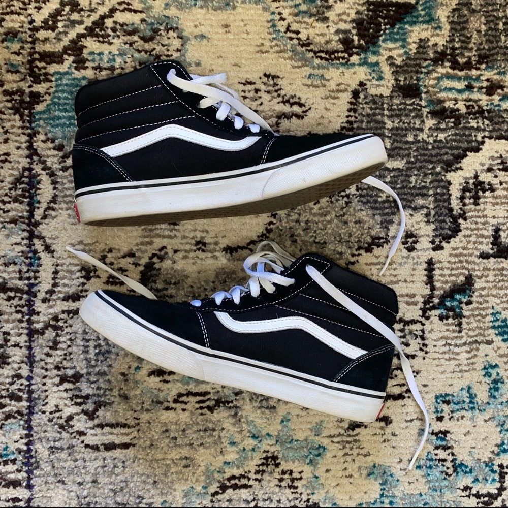 These are a youth 6.0 but fit a womens 7.5